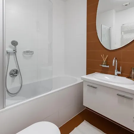 4* In Apartment Split
