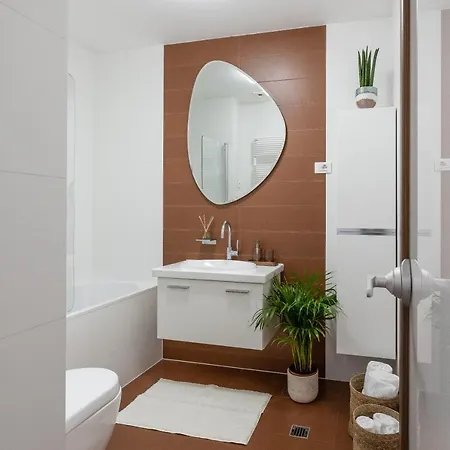 4* In Apartment *